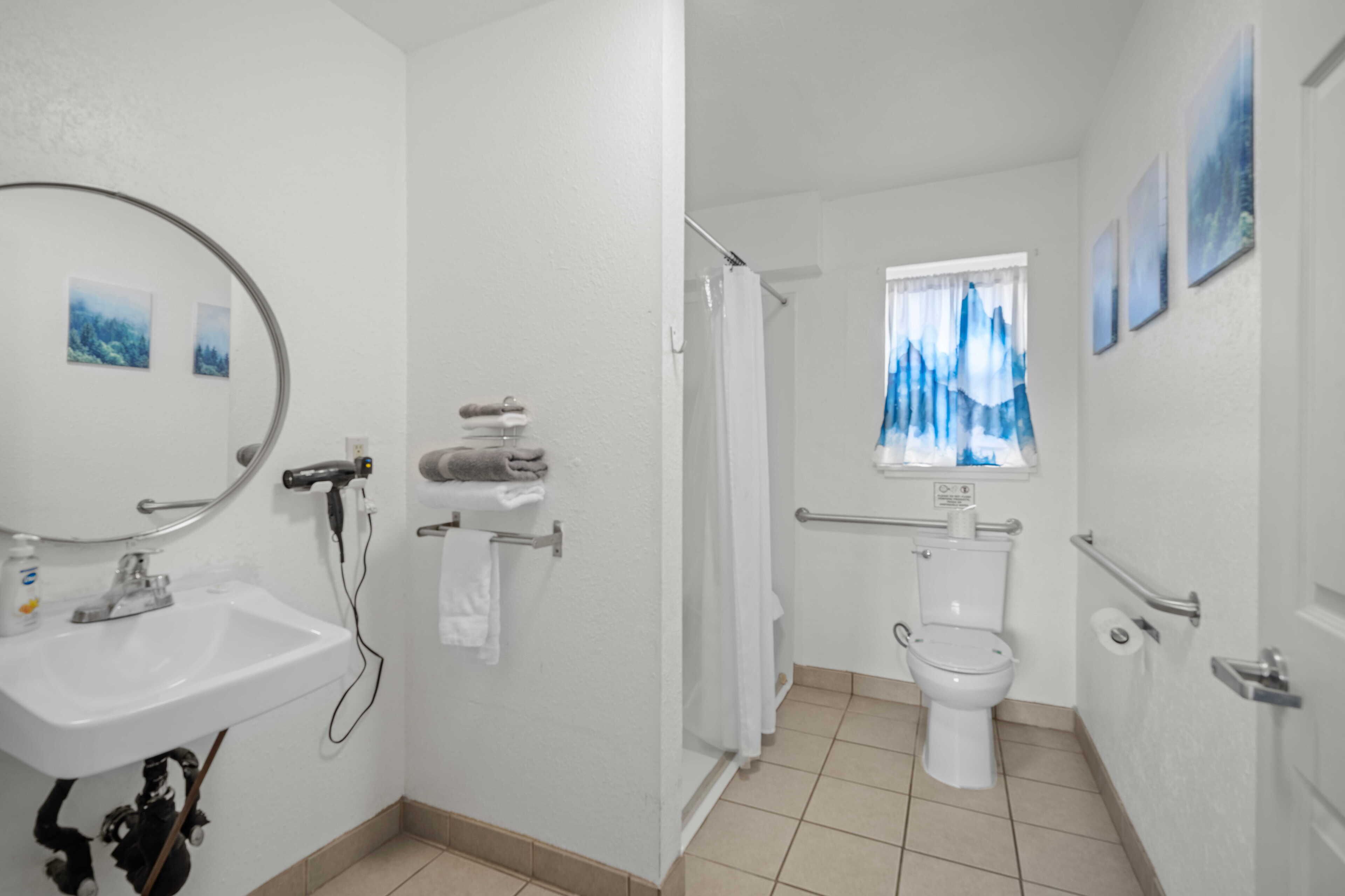 Chambre Standard, 1 très grand lit, accessible aux personnes à mobilité réduite | Salle de bain