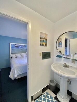 Family Room, Mountain View | Bathroom | Shower, rainfall showerhead, free toiletries, hair dryer