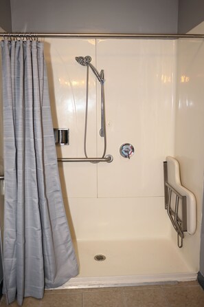 1 King Bed Accessible Non Smoking | Bathroom | Shower, free toiletries, hair dryer, towels - Budget INN At The Heavenly Gondola (South Lake Tahoe)