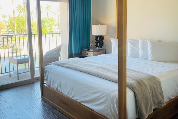 Deluxe Room | Egyptian cotton sheets, premium bedding, down comforters, pillowtop beds