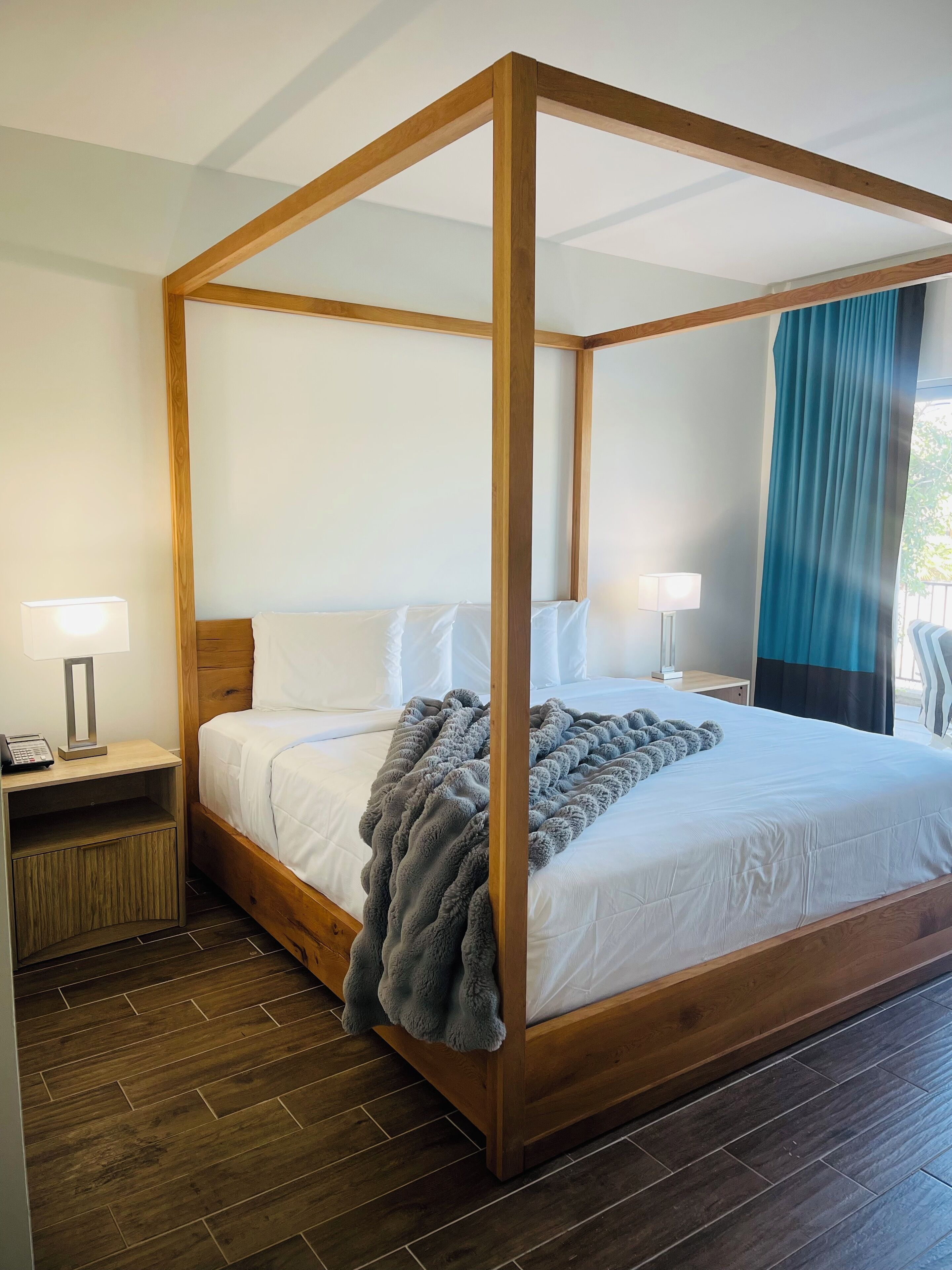 Deluxe Room | Egyptian cotton sheets, premium bedding, down comforters, pillowtop beds