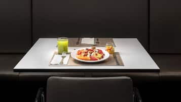 Alimentos y bebidas