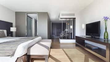 Minibar, brankas, meja kerja, dan kedap suara