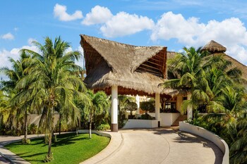 Hotel Exterior at The Reef Coco Beach Resort & Spa- Optional All Inclusive