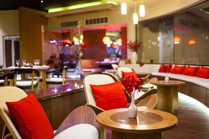 5 restauranter, frokost, lunsj og middag serveres, japanske retter