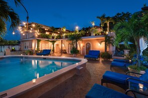 Outdoor pool, pool loungers