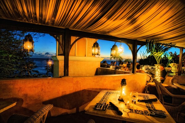 Breakfast, lunch, dinner served; Fusion cuisine, sea views 