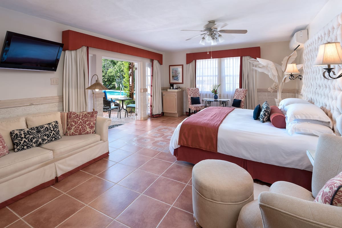 ocean deluxe room, 1 king bed | 1 bedroom, premium bedding, down duvets, pillow-top beds