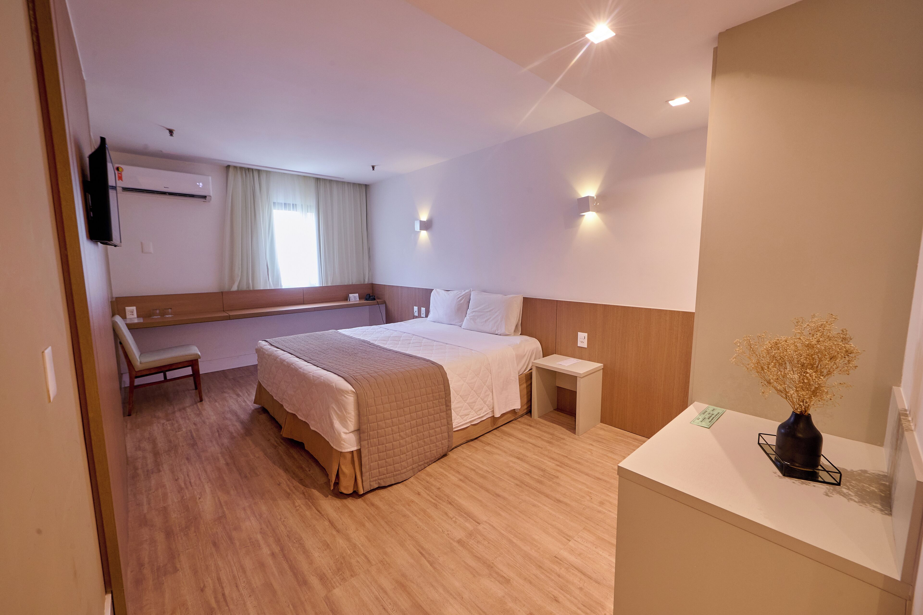 Minibar y caja de seguridad en la habitación 