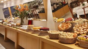 Desayuno bufé gratuito y diario