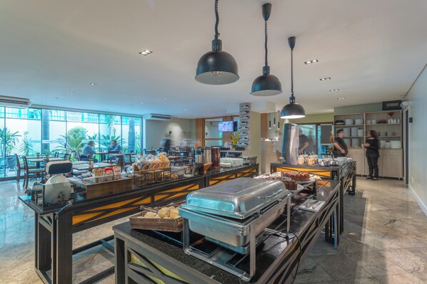 Daily buffet breakfast (BRL 44.00 per person)
