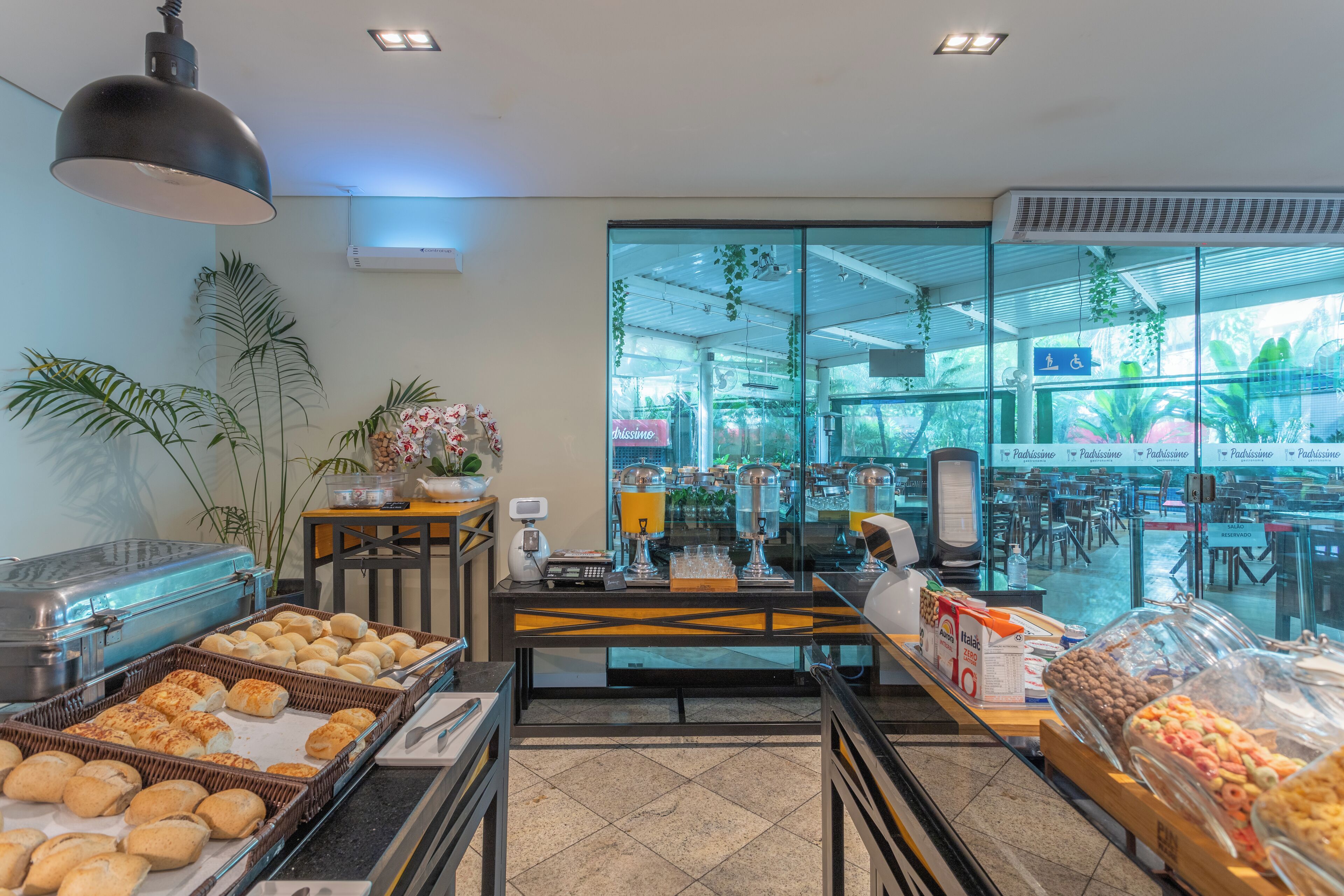 daily buffet breakfast (brl 48.50 per person)