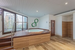 室内 SPA 浴缸
