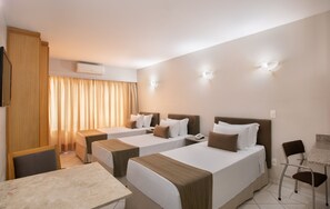Deluxe Triple Room, 3 Twin Beds | Hypo-allergenic bedding, minibar, in-room safe, desk -  Plaza Inn American Loft - Barra Funda (São Paulo)