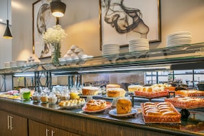 Bao gồm bữa sáng buffet hàng ngày