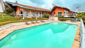 Außenpool, Liegestühle