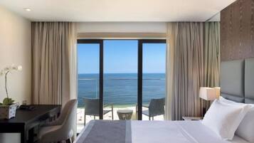 Minibar, in-room safe