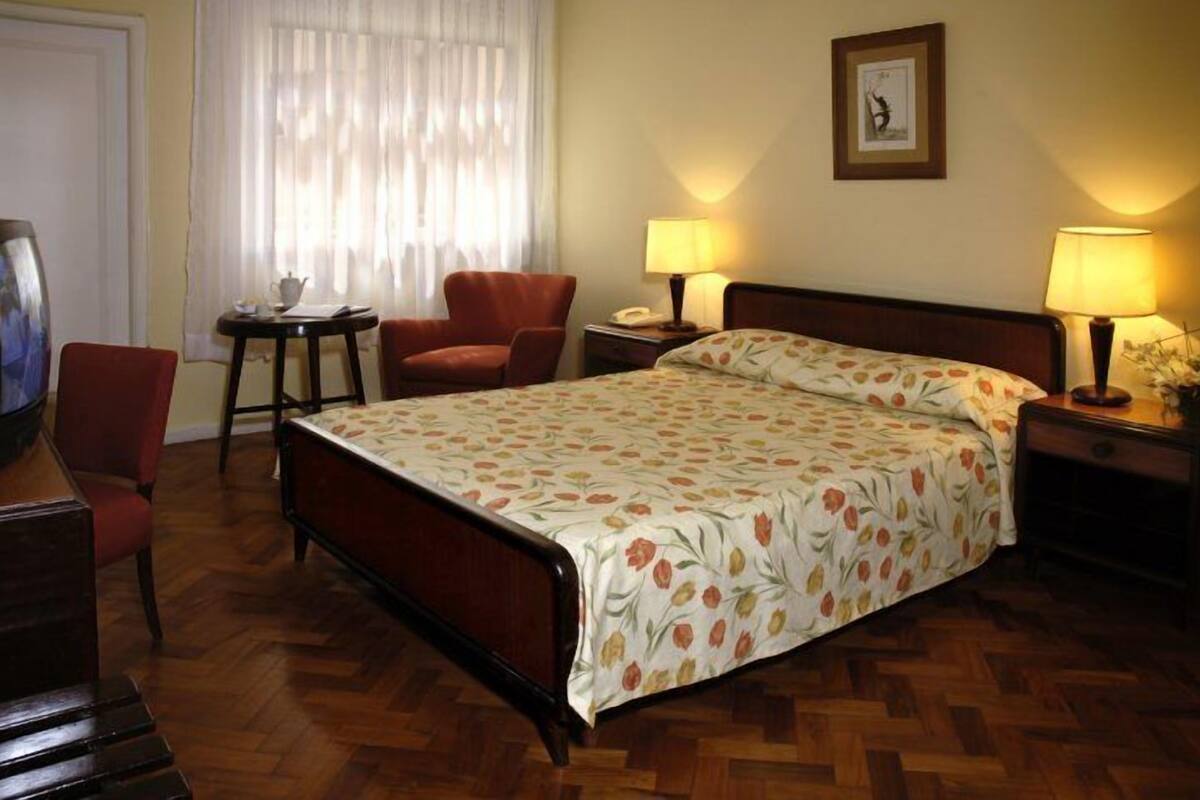 Deluxe Room | Minibar, in-room safe