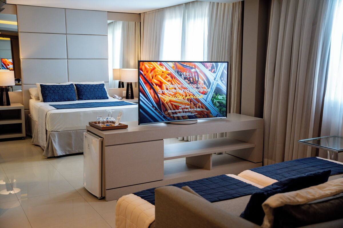 Suite (Suite Master) | Allergitestet sengetøy, minibar, safe på rommet og skrivebord