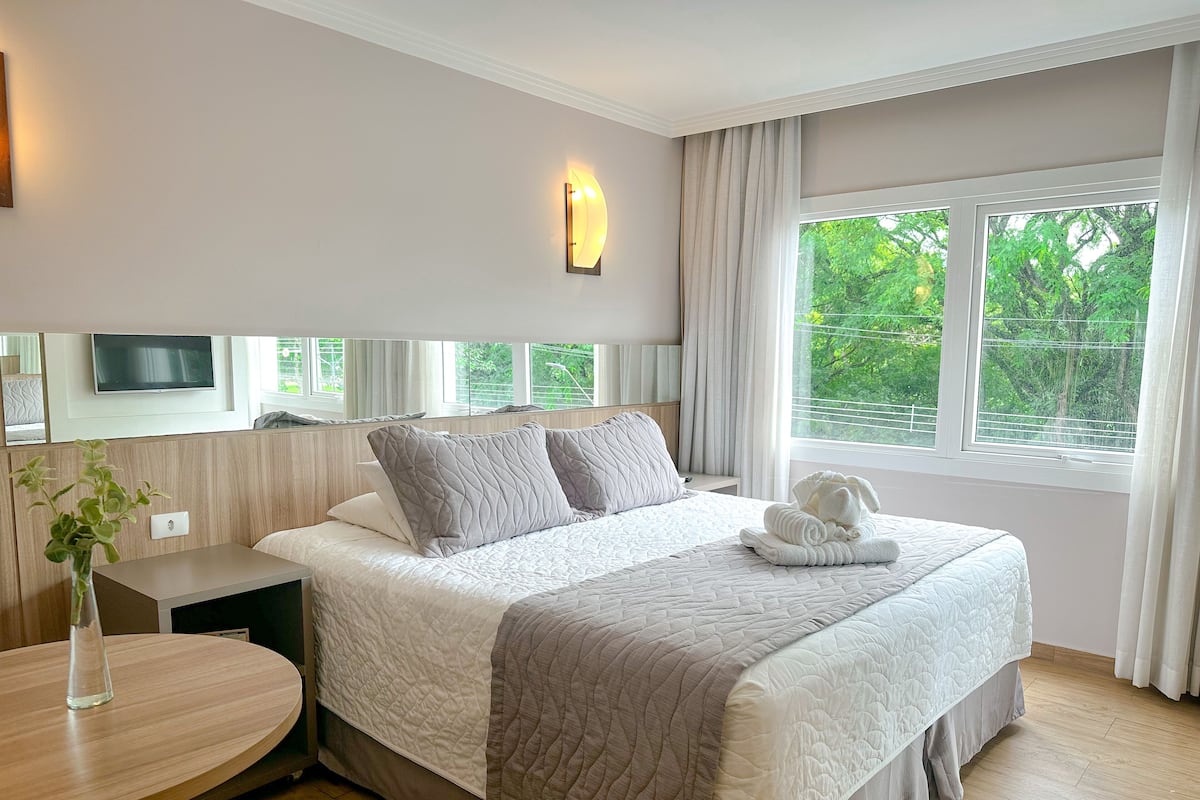 Deluxe-Doppelzimmer | 1 Schlafzimmer, Minibar, Zimmersafe, Schreibtisch