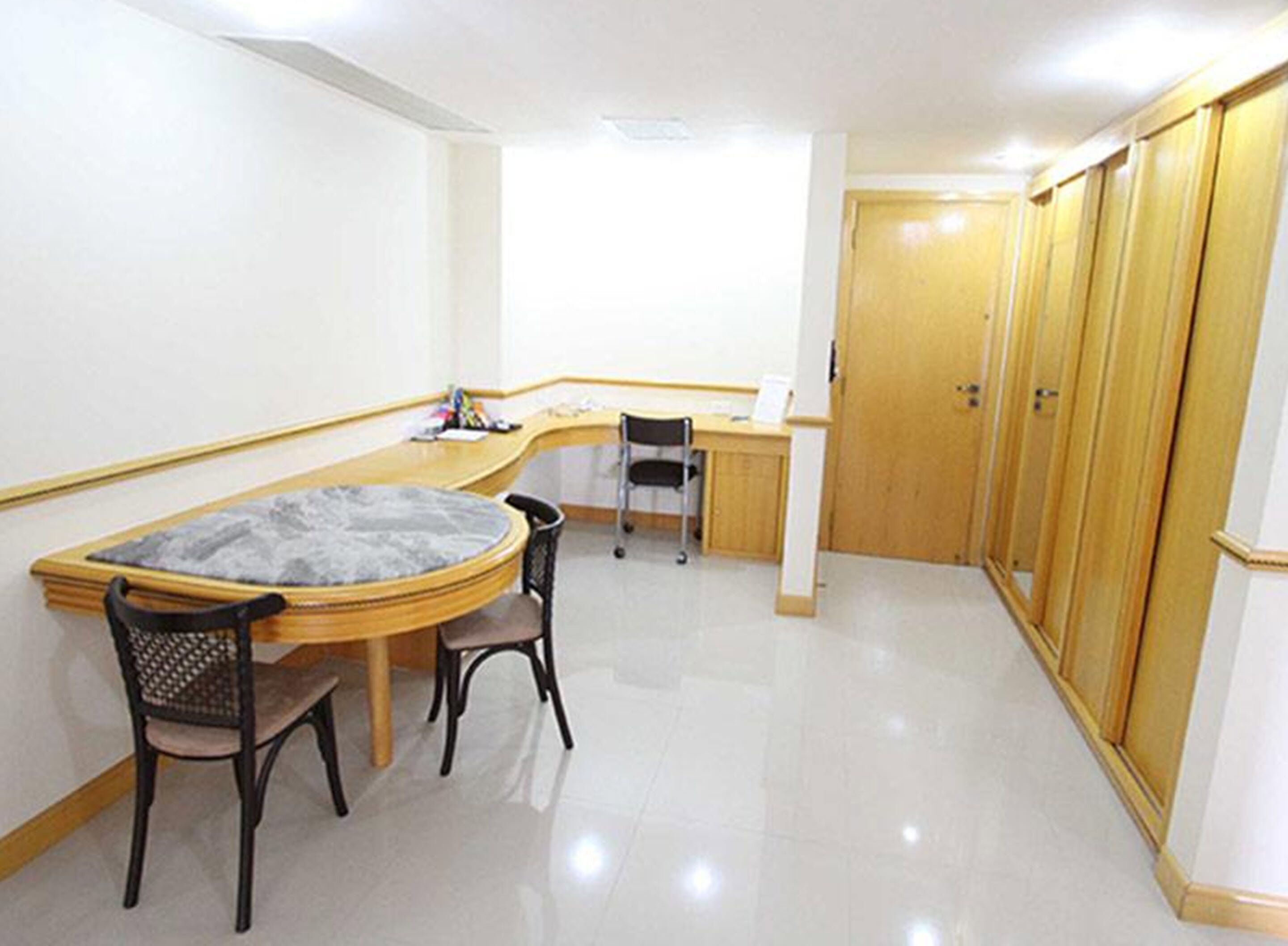 executive suite | minibar, rollaway beds, free wifi