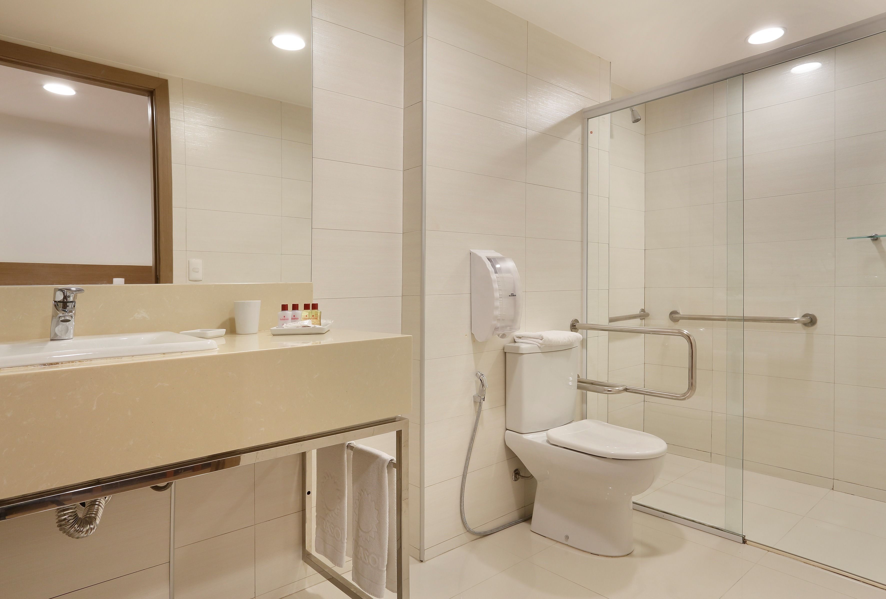 standard room | bathroom | free toiletries, hair dryer, towels, soap