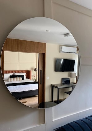 Presidential-Suite, Badewanne | Wohnbereich | 26-Zoll-LED-Fernseher mit Kabelempfang, Fernseher