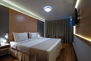 Luxury Room, Bathtub | Premium bedding, minibar, in-room safe, soundproofing - Mirasol Copacabana Hotel (Rio de Janeiro)