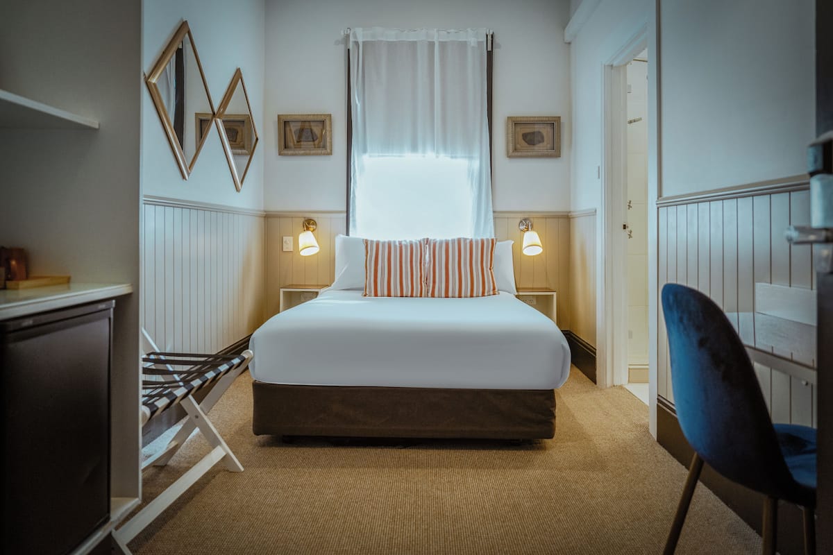 Double Room with Ensuite | In-room safe, iron/ironing board, free WiFi, bed sheets