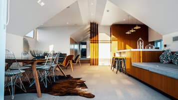Luxury-Penthouse, 2 Schlafzimmer | Zimmersafe, Bügeleisen/Bügelbrett, kostenloses WLAN, Bettwäsche