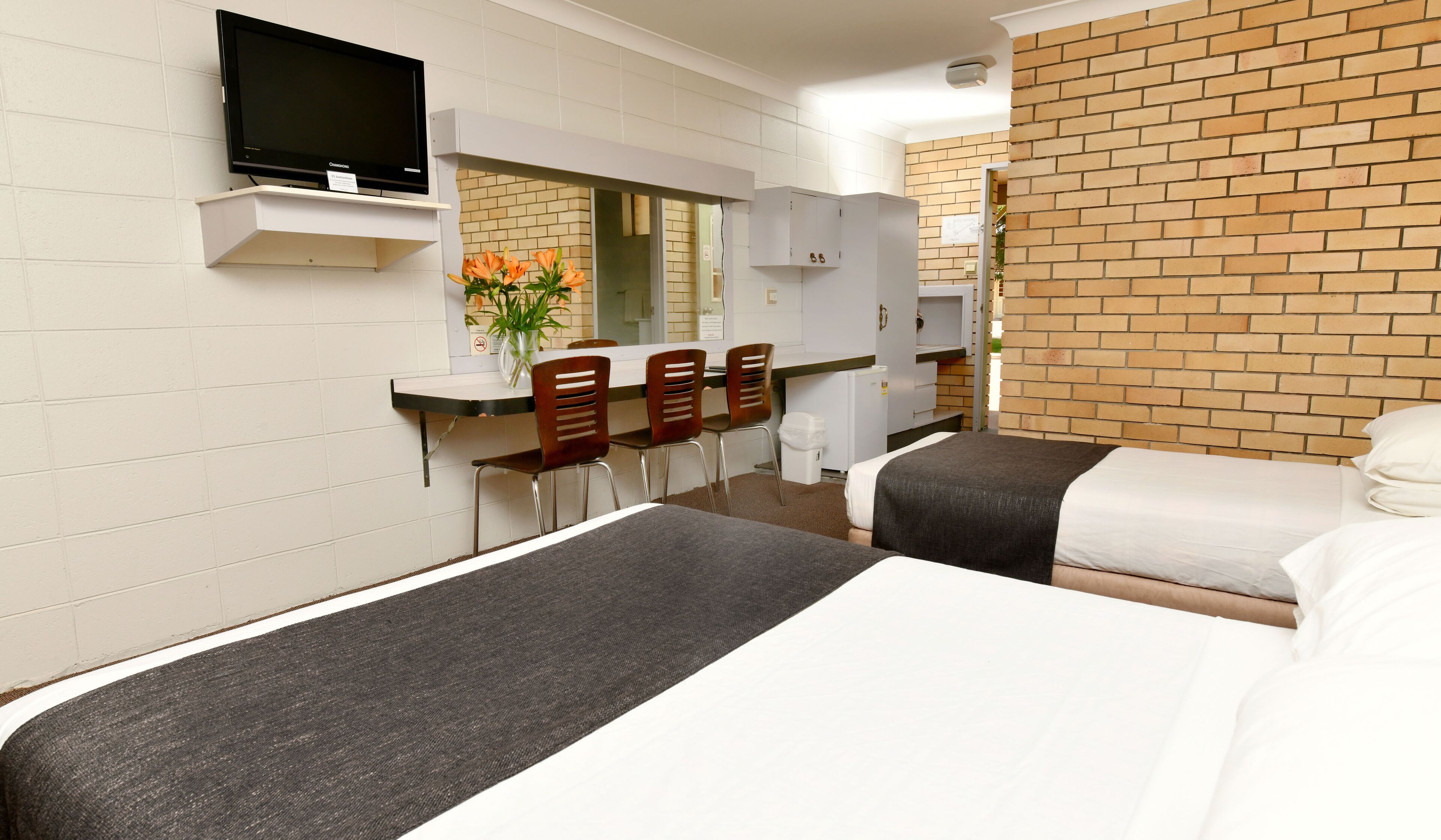 Desk, laptop workspace, iron/ironing board, free WiFi