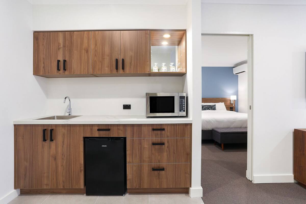 suite, 2 bedrooms | room amenity