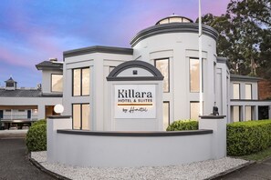 Front of property - Killara Hotel & Suites (Killara)