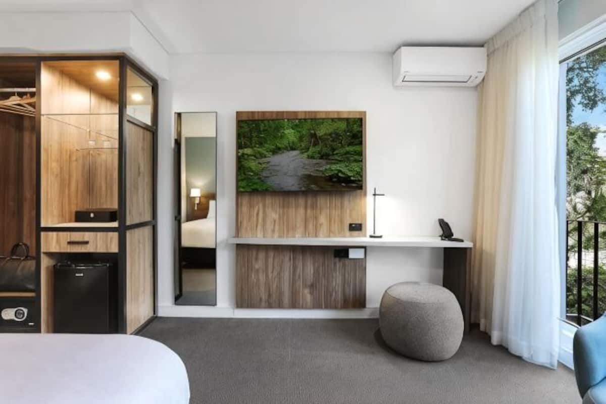 Peralatan tempat tidur premium, peti besi dalam bilik