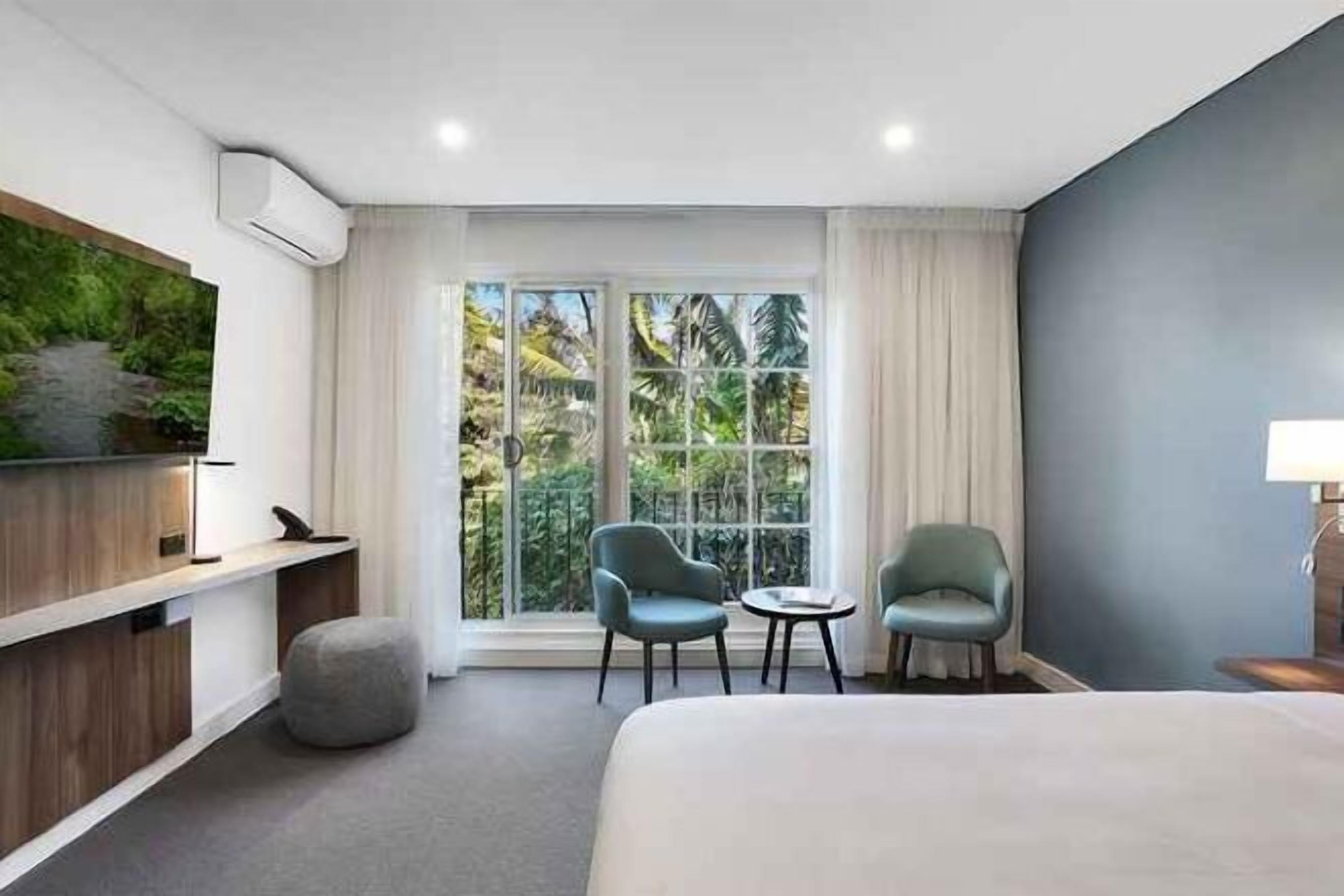 高級寢具、房內夾萬、獨特裝修、書桌