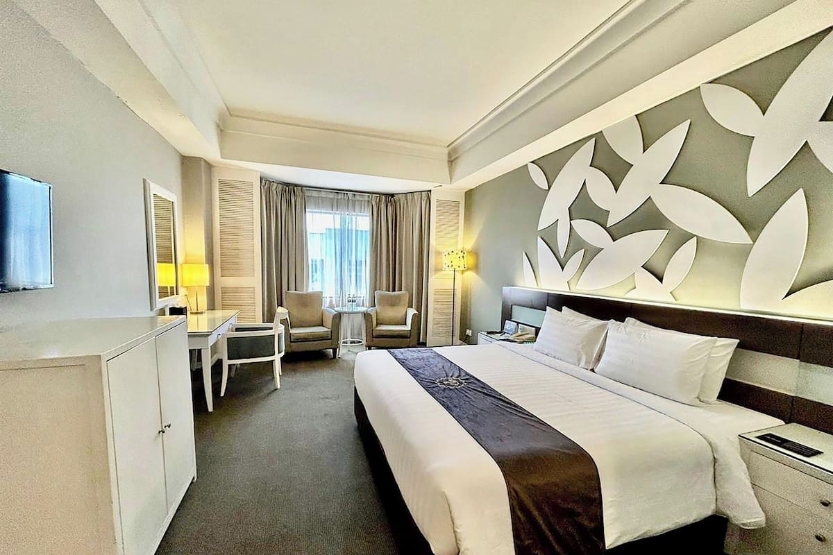 Pearl Deluxe With Bath Tub | 1 phòng ngủ, két bảo mật tại phòng, bàn