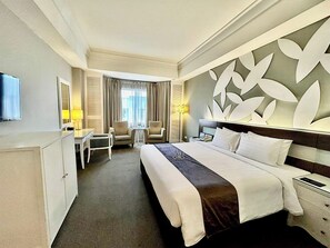Pearl Deluxe With Bath Tub | In-room safe, desk, laptop workspace, blackout curtains - The Pearl Kuala Lumpur (Kuala Lumpur)