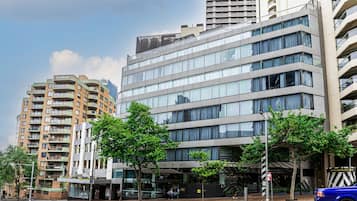 Vista frontal de la propiedad