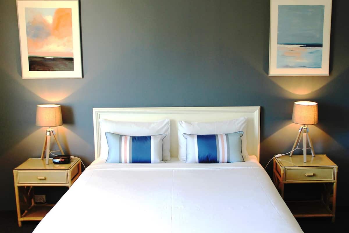 soundproofing, free wifi, bed sheets