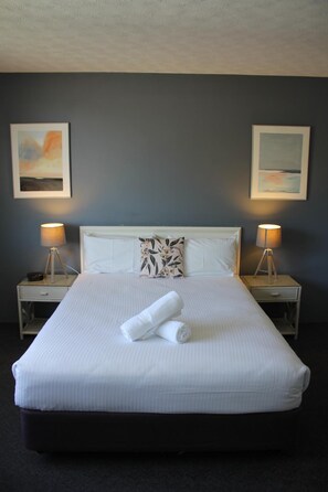 Soundproofing, free WiFi, bed sheets