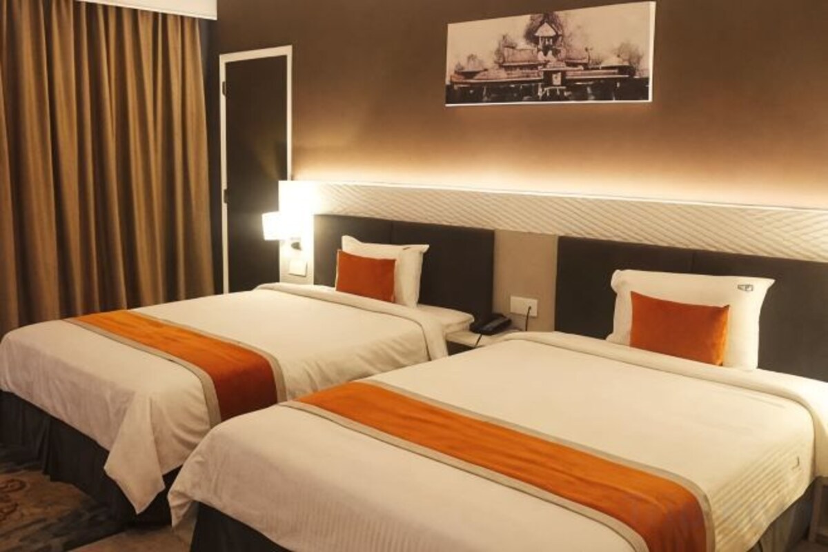 Minibar, escritorio, camas extra y wifi gratis