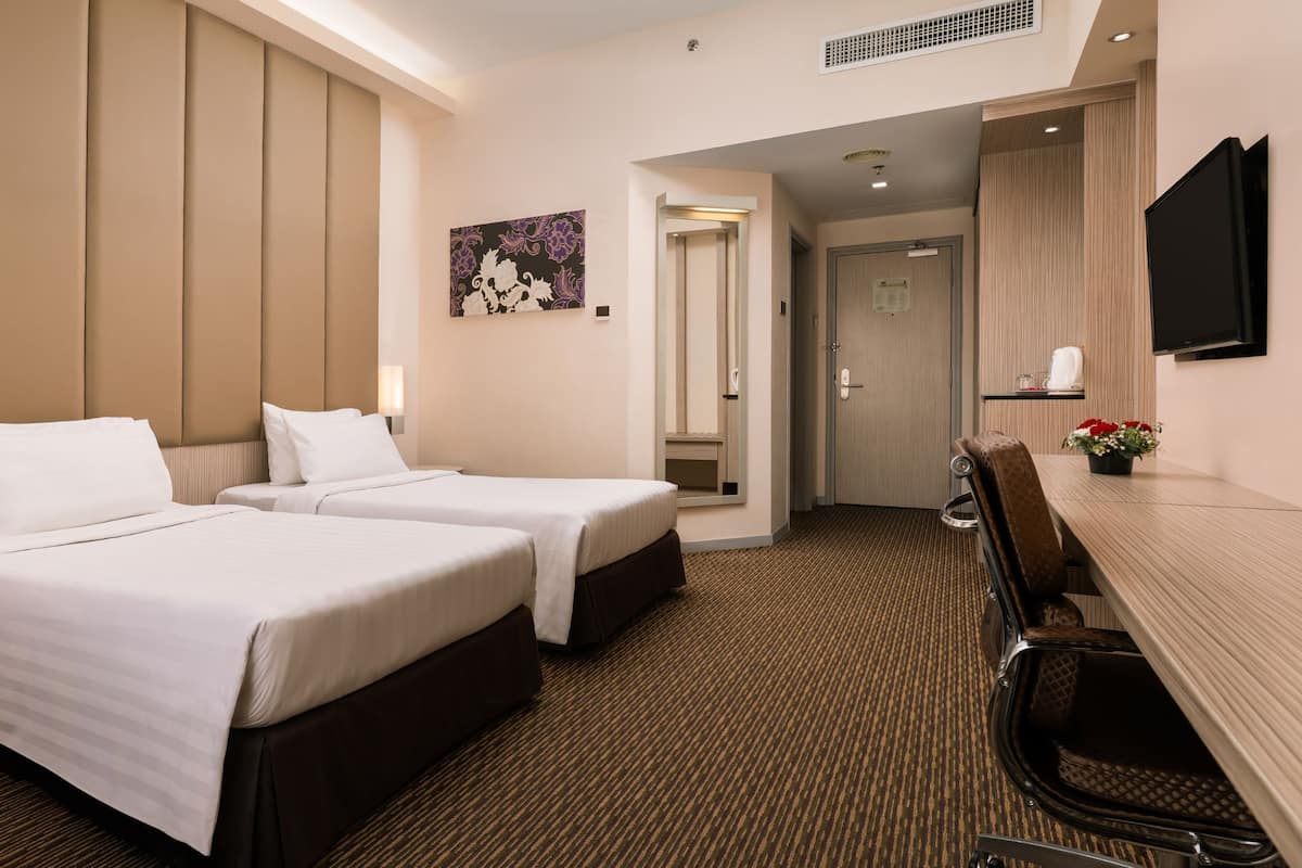 Premier Twin Room | In-room safe, desk, iron/ironing board, free WiFi