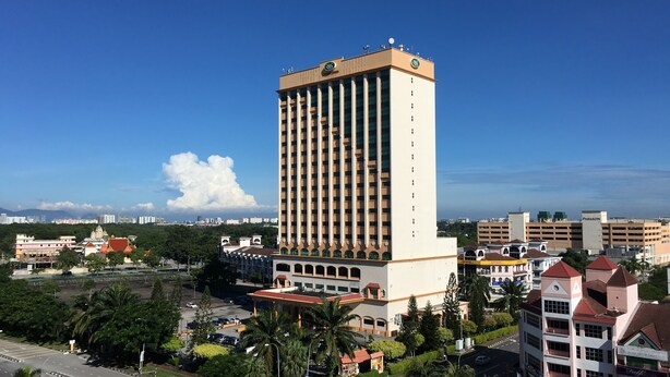 A tall, modern hotel with a central tower and multiple floors. - Sunway Hotel Seberang Jaya (Seberang Jaya)