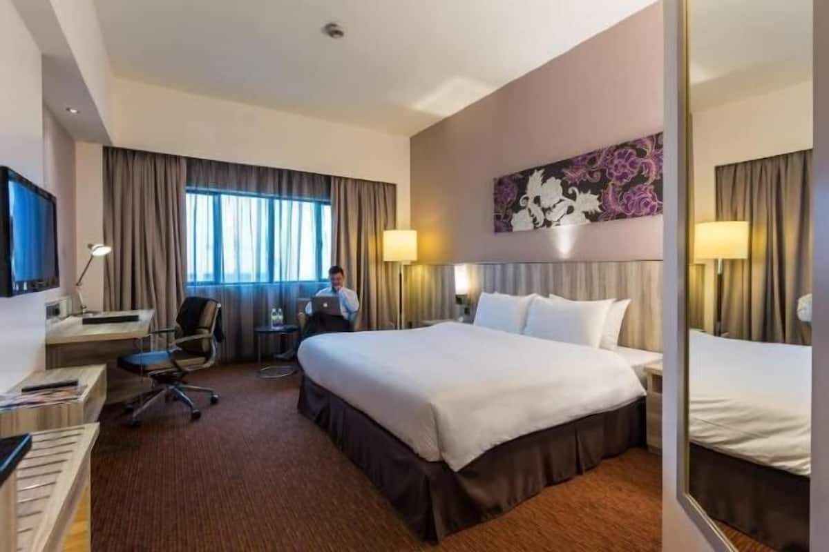 In-room safe, desk, iron/ironing board, free WiFi