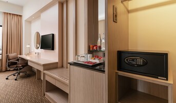 Habitación Premier | Caja fuerte, escritorio, tabla de planchar con plancha y wifi gratis