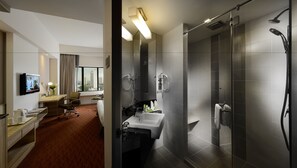 Shower, free toiletries, hair dryer, slippers - Sunway Hotel Georgetown Penang (George Town)