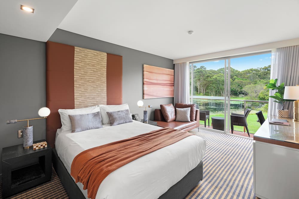 Lakeside Hotel and Conference Centre