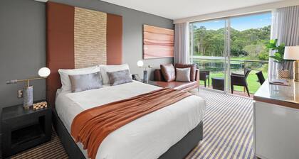 Lakeside Hotel and Conference Centre