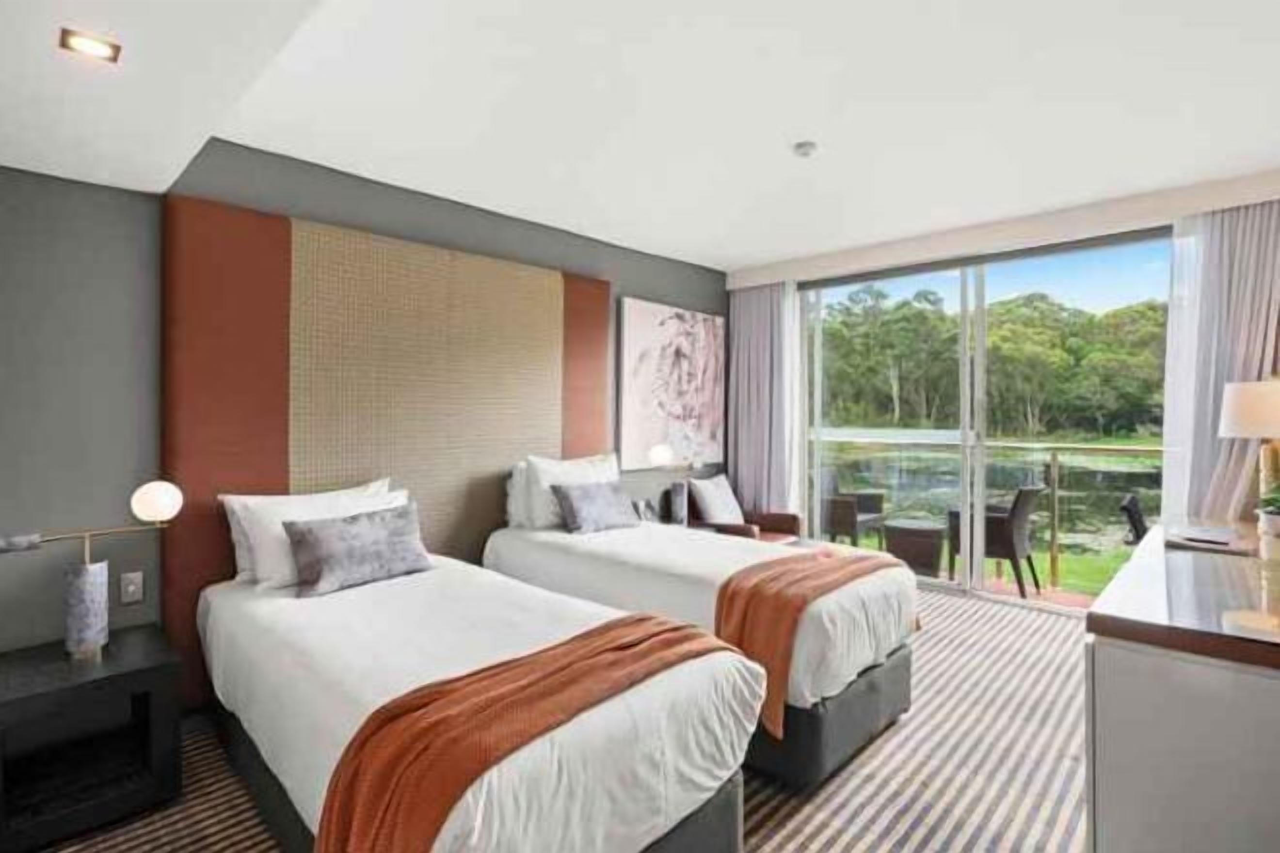 Minibar, in-room safe, desk, iron/ironing board