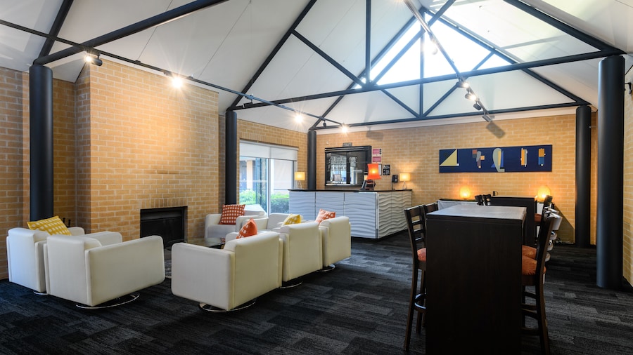 Lakeside Hotel and Conference Centre